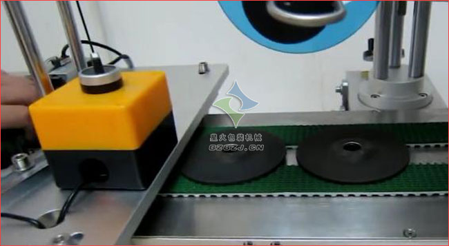 全自动砂轮片专用贴标机,金刚片自动贴标机